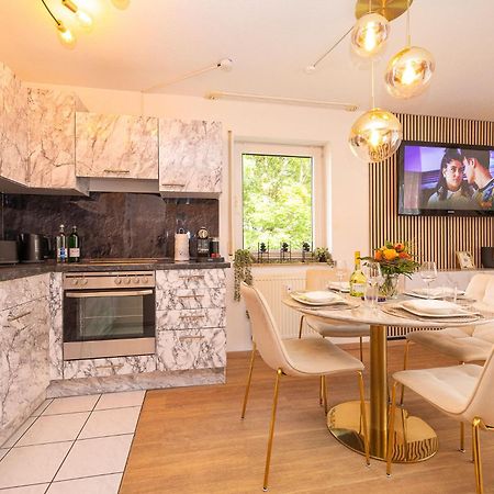Luxx Home Bc, Zentral - Fuer 4 Personen - Balkon - Parken - Voll Ausgestattete Kueche Biberach an der Riß 外观 照片
