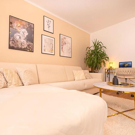 Luxx Home Bc, Zentral - Fuer 4 Personen - Balkon - Parken - Voll Ausgestattete Kueche Biberach an der Riß 外观 照片