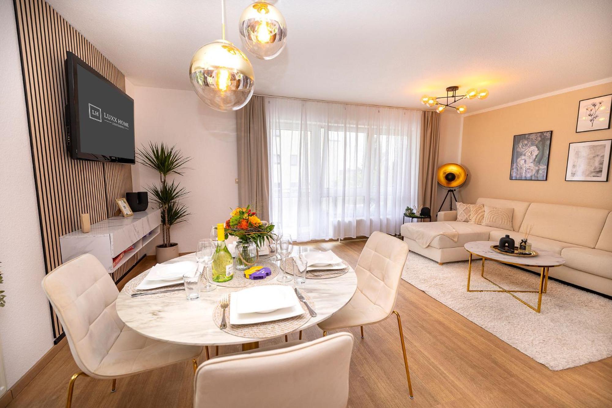 Luxx Home Bc, Zentral - Fuer 4 Personen - Balkon - Parken - Voll Ausgestattete Kueche Biberach an der Riß 外观 照片