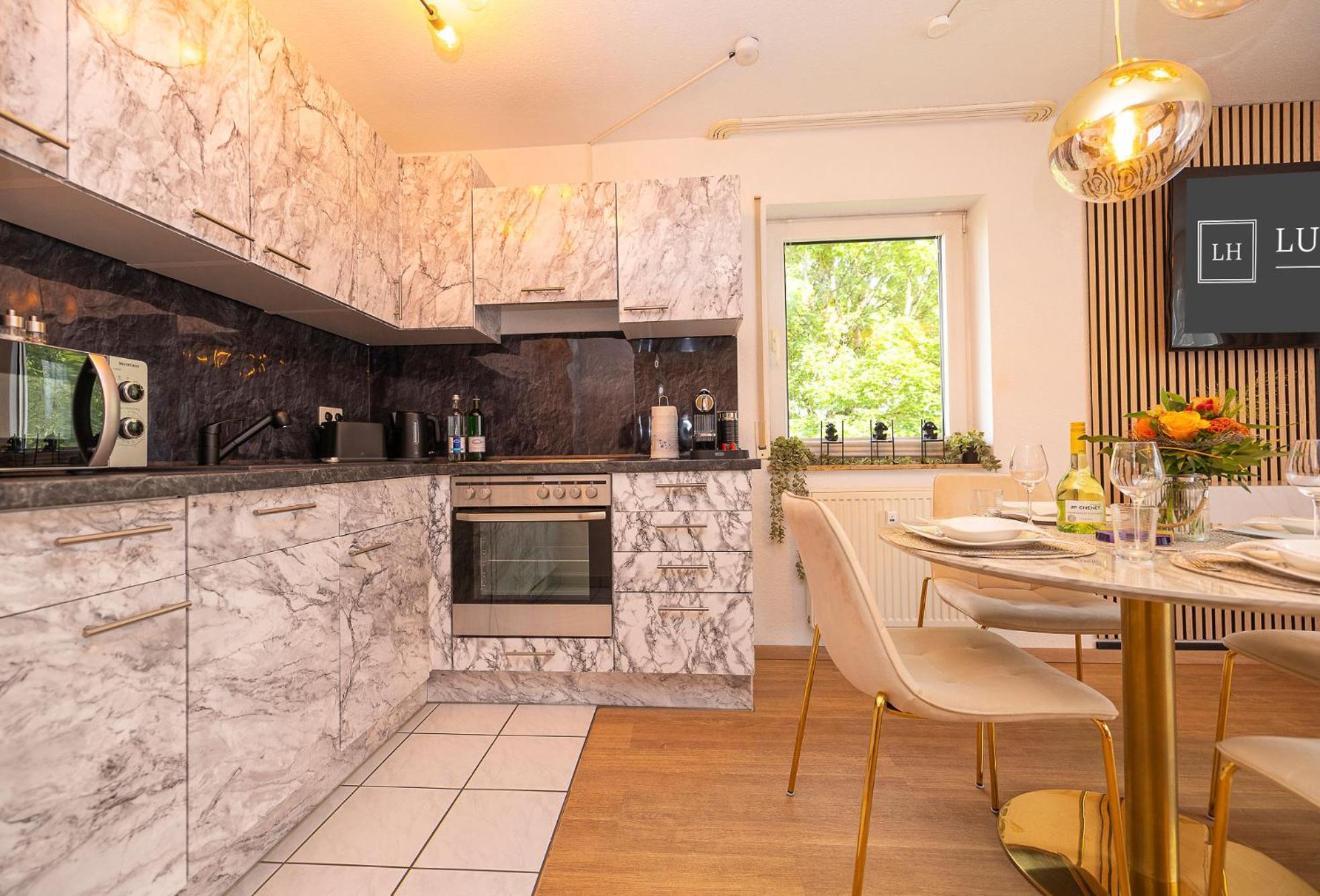 Luxx Home Bc, Zentral - Fuer 4 Personen - Balkon - Parken - Voll Ausgestattete Kueche Biberach an der Riß 外观 照片