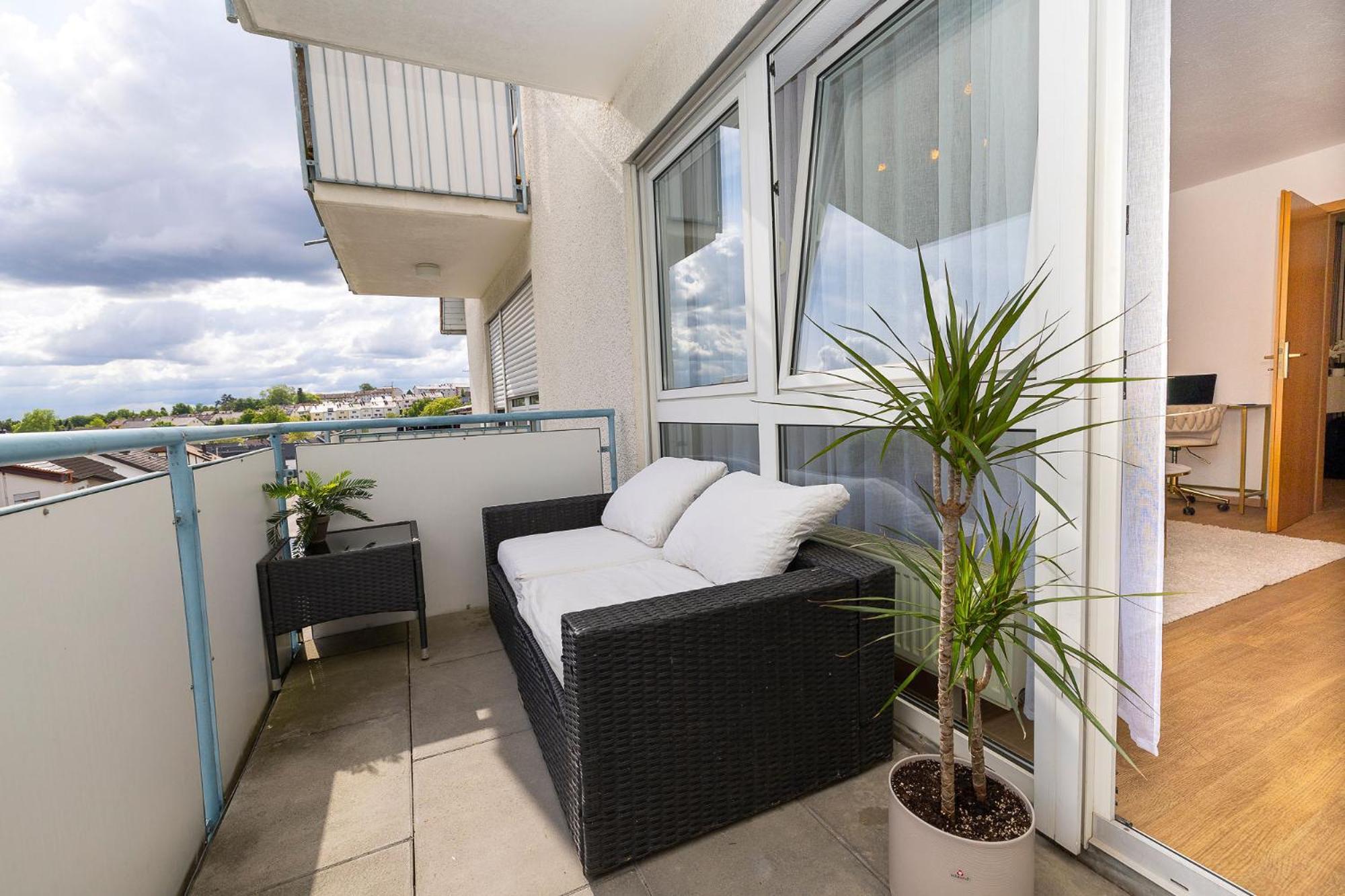 Luxx Home Bc, Zentral - Fuer 4 Personen - Balkon - Parken - Voll Ausgestattete Kueche Biberach an der Riß 外观 照片
