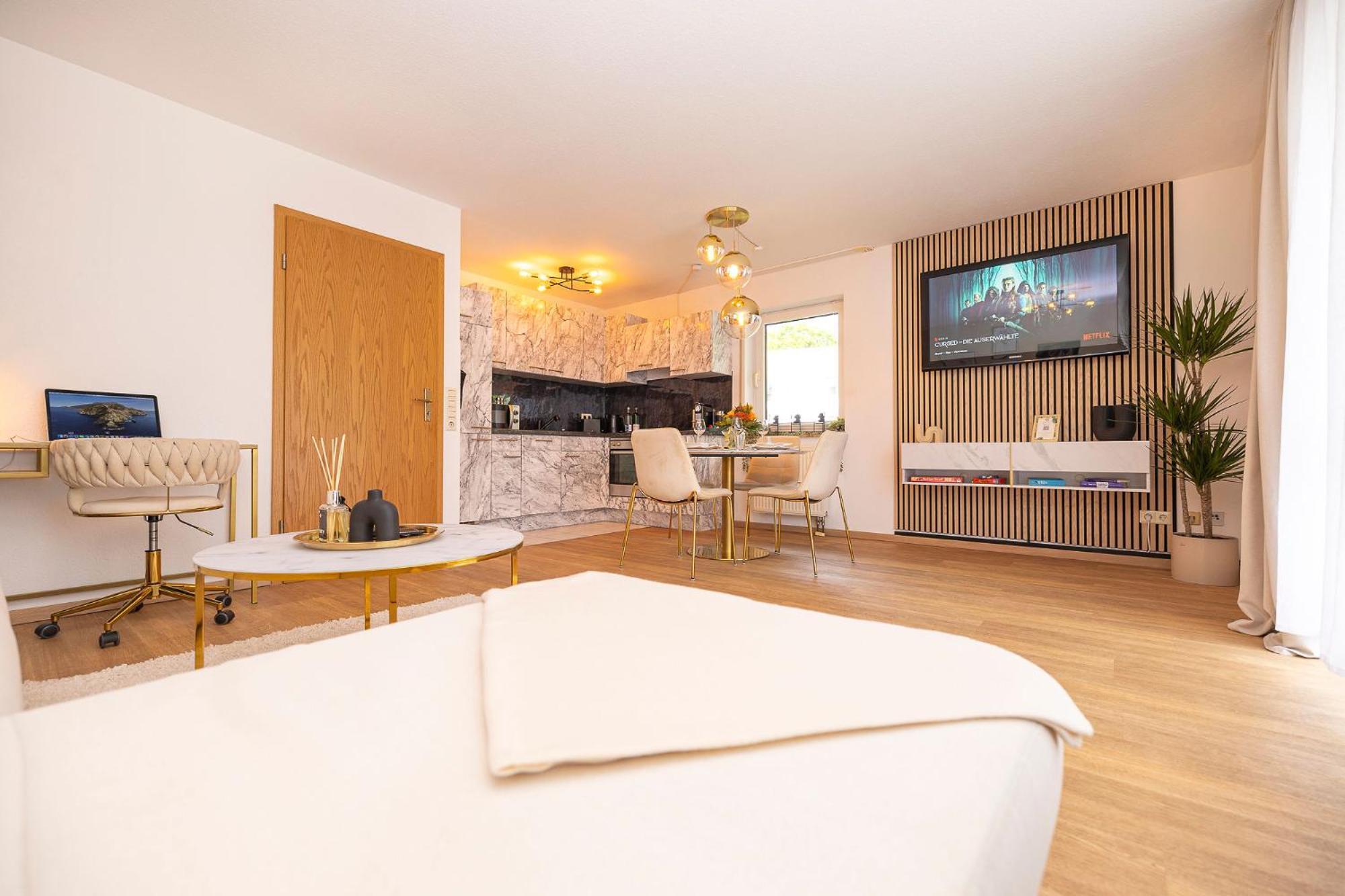 Luxx Home Bc, Zentral - Fuer 4 Personen - Balkon - Parken - Voll Ausgestattete Kueche Biberach an der Riß 外观 照片