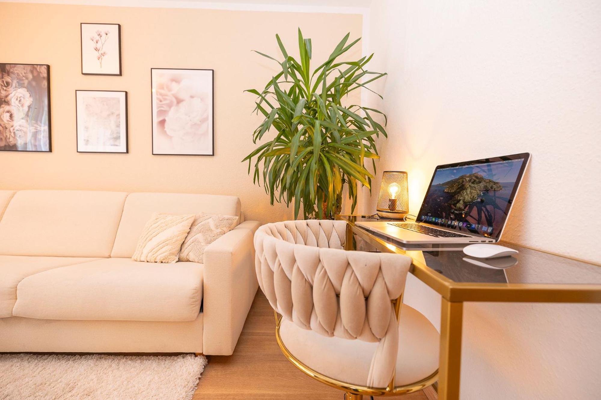 Luxx Home Bc, Zentral - Fuer 4 Personen - Balkon - Parken - Voll Ausgestattete Kueche Biberach an der Riß 外观 照片
