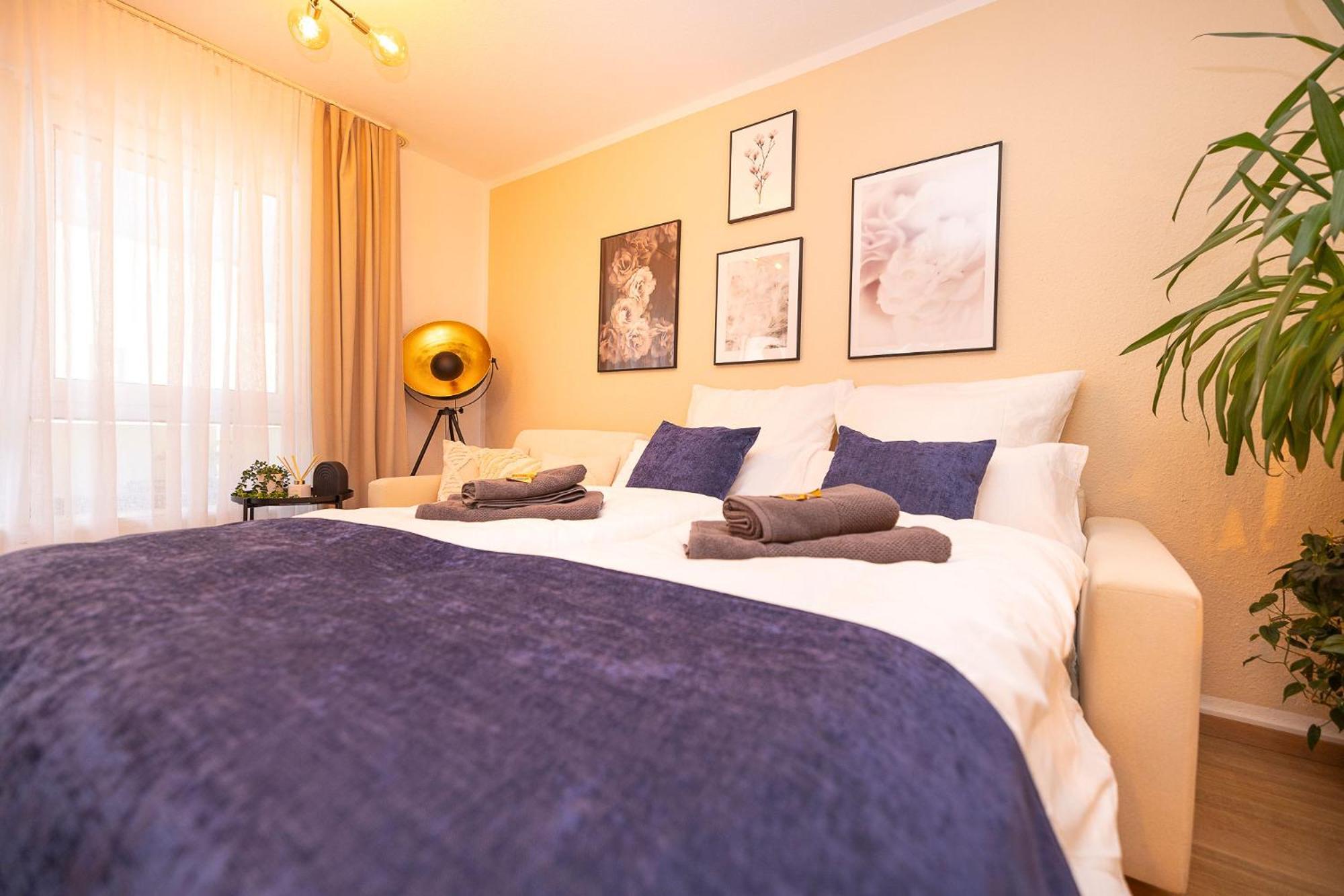 Luxx Home Bc, Zentral - Fuer 4 Personen - Balkon - Parken - Voll Ausgestattete Kueche Biberach an der Riß 外观 照片