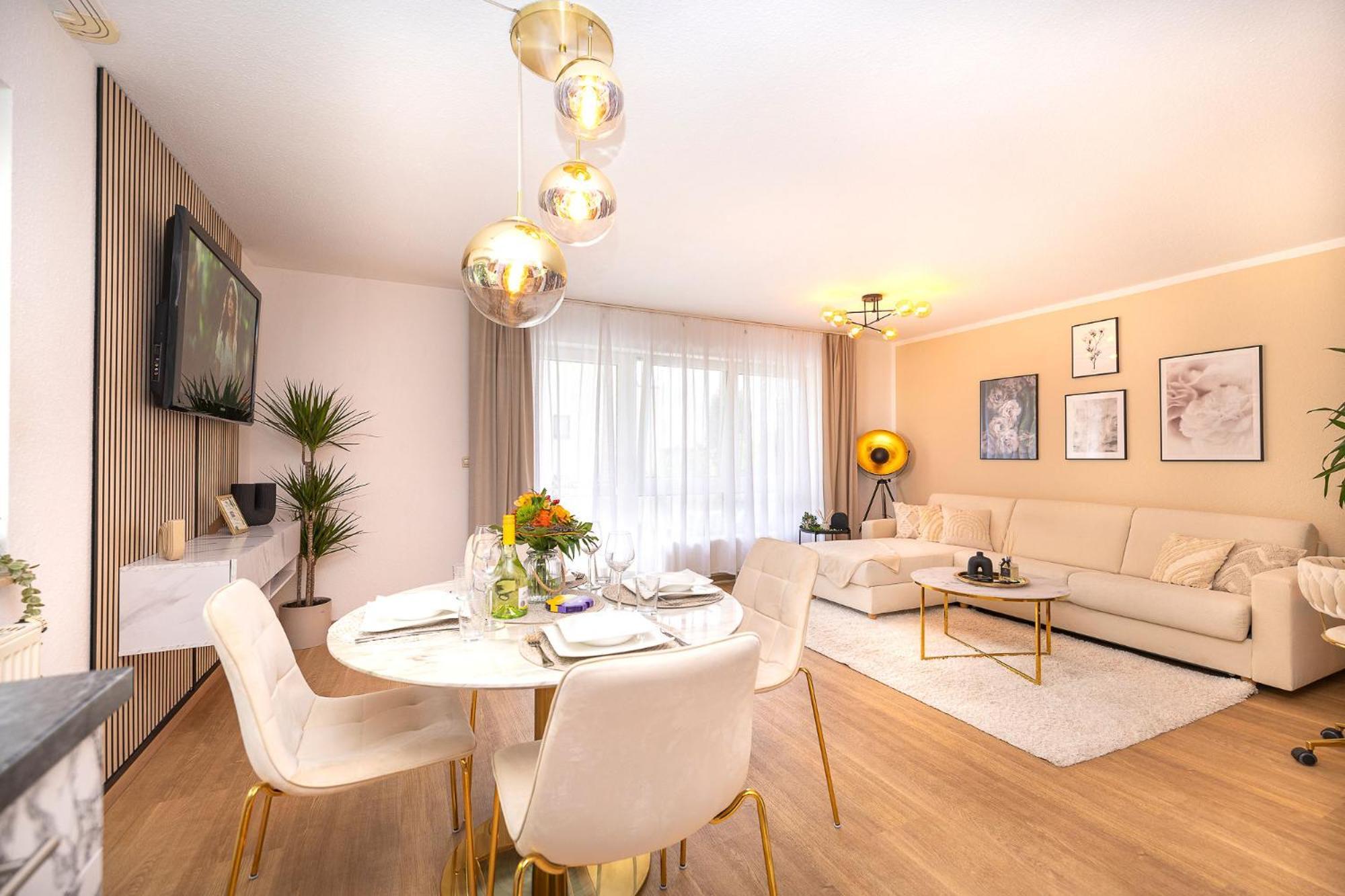Luxx Home Bc, Zentral - Fuer 4 Personen - Balkon - Parken - Voll Ausgestattete Kueche Biberach an der Riß 外观 照片